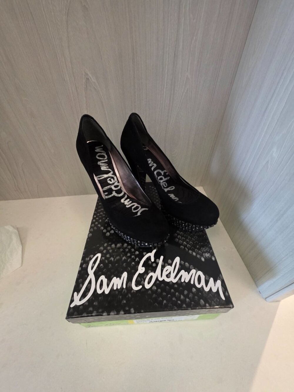 Shoes - Picture 3 of 9